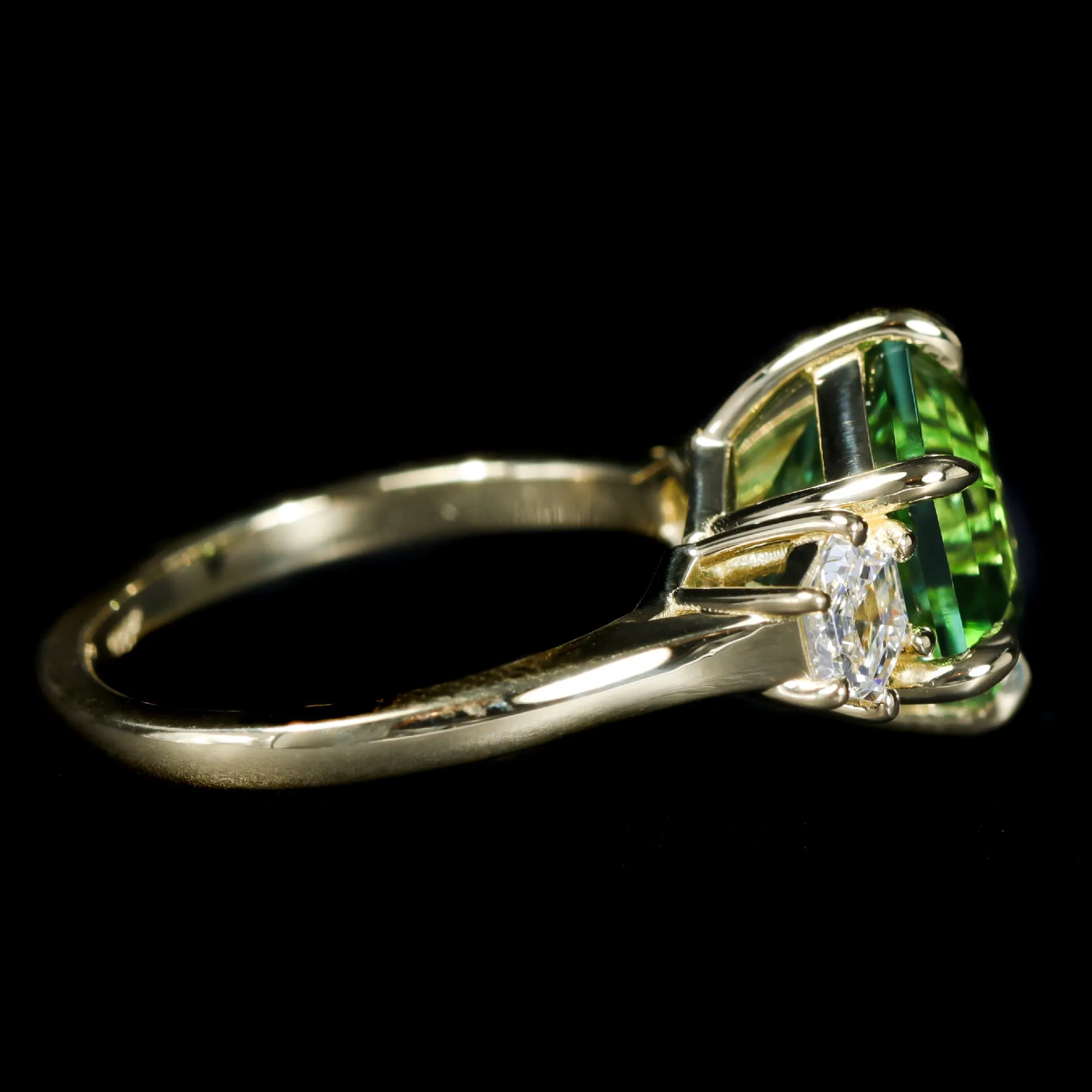 18K Yellow Gold 4.22 Carat Tourmaline and Diamond Ring