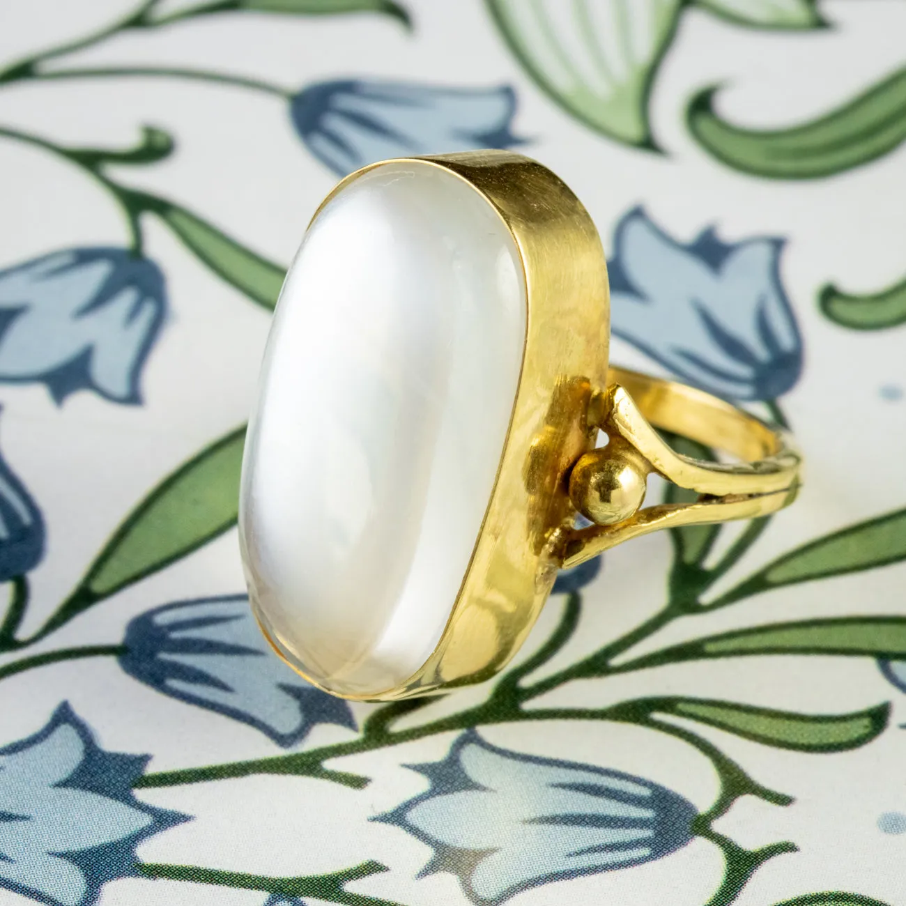 Antique Victorian Moonstone Ring 18Ct Gold Circa 1880