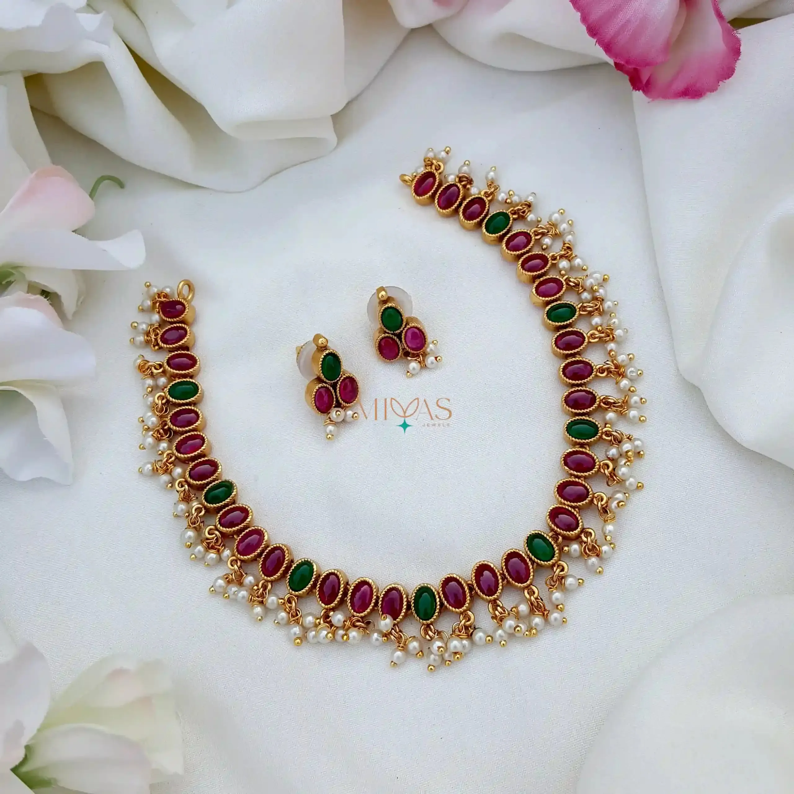 Ethnic Beauty Oval Shape Short Necklace With Pearl