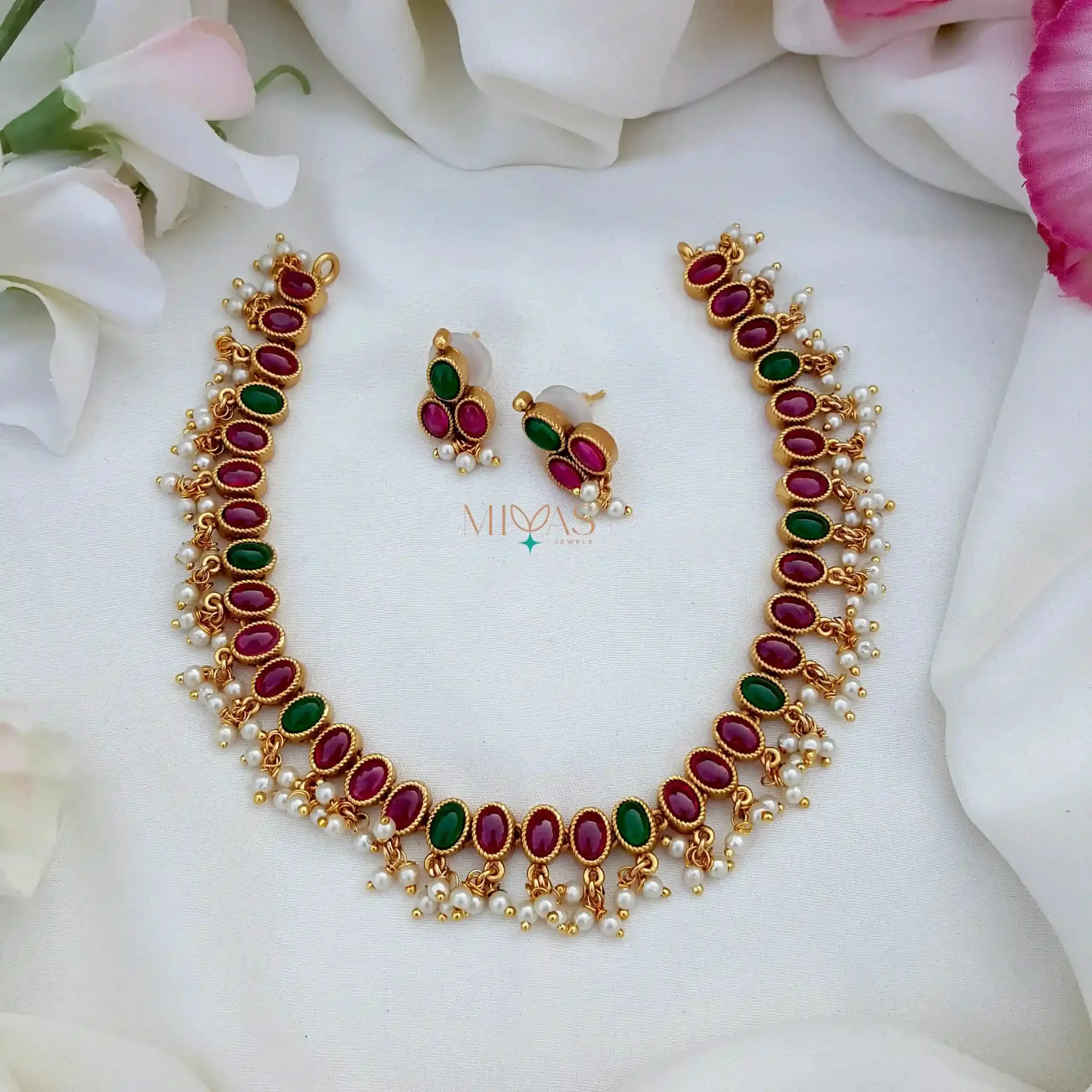 Ethnic Beauty Oval Shape Short Necklace With Pearl