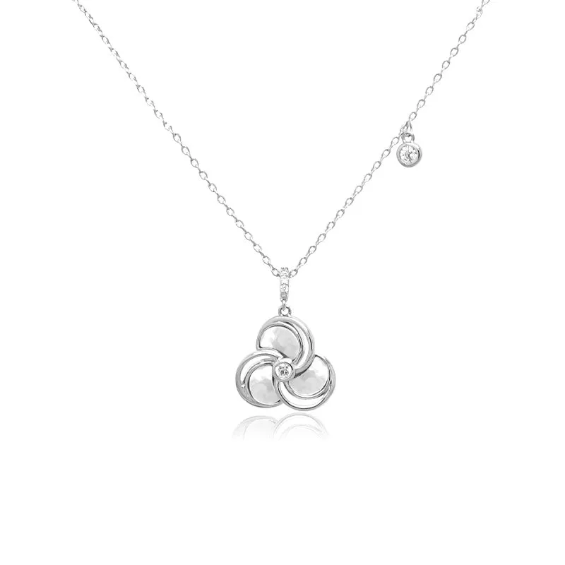 Flower Mother of Pearl Necklace