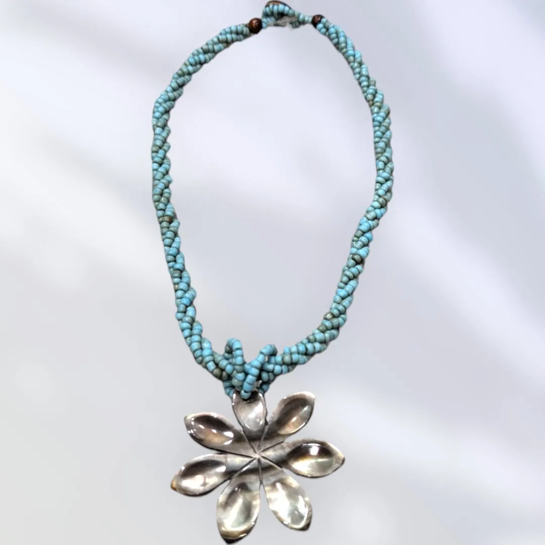 Hawaiian Style Beaded Shell Necklace –  Pikake Flower Motif