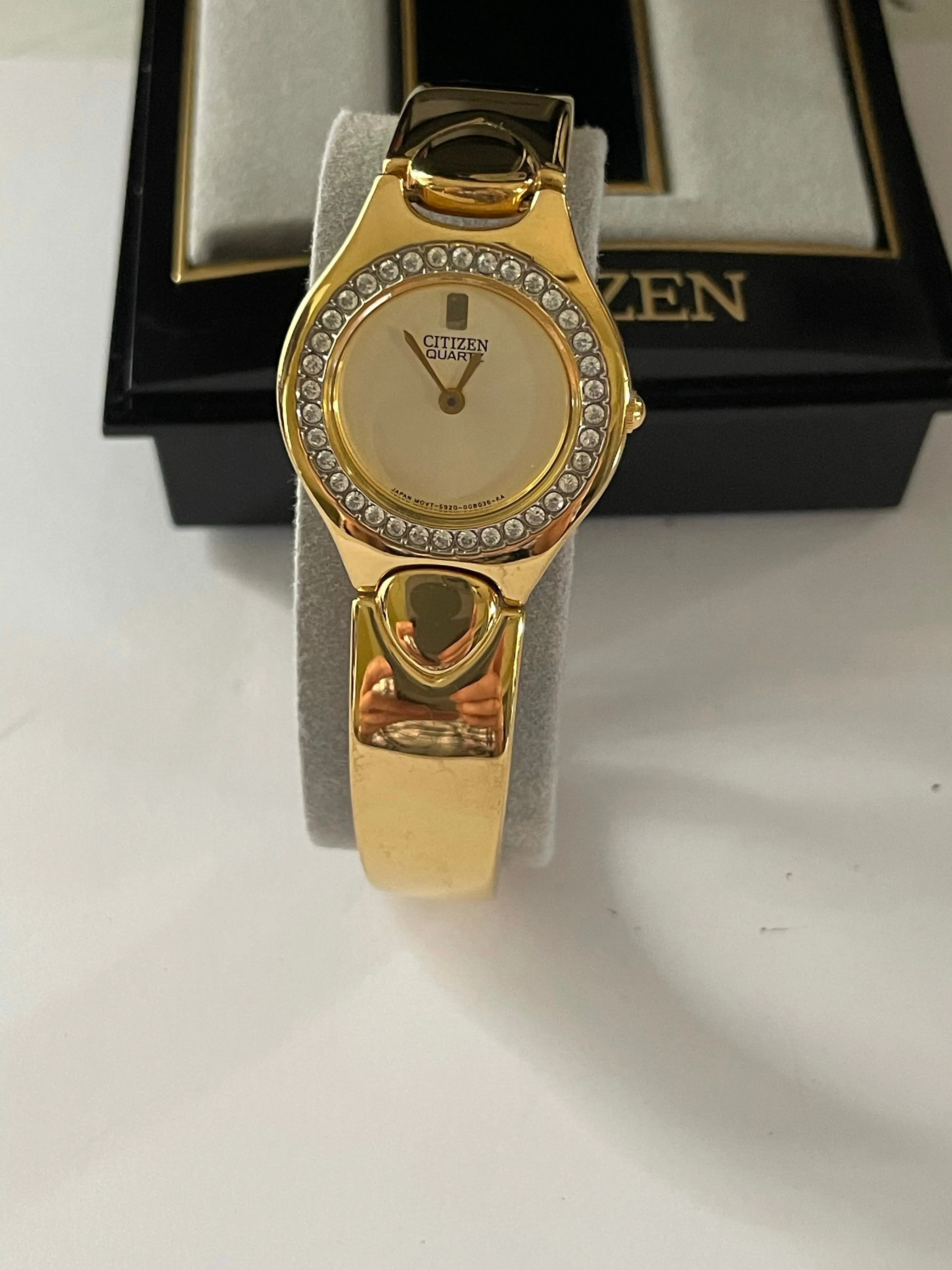 <€€ NEW Ladies CITIZEN Quartz Gold-Tone Watch with Swarovski Crystals on Bezel Gold Plated Bracelet